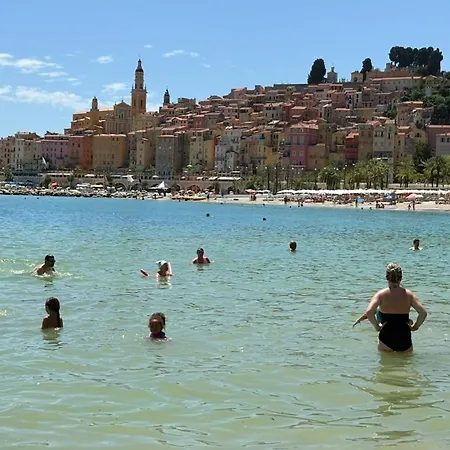 Bateau Proche De La *