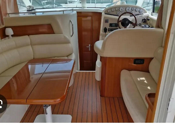 Bateau Proche De La Botel