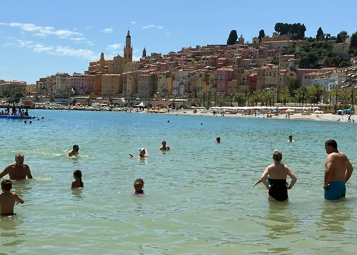 Bateau Proche De La *