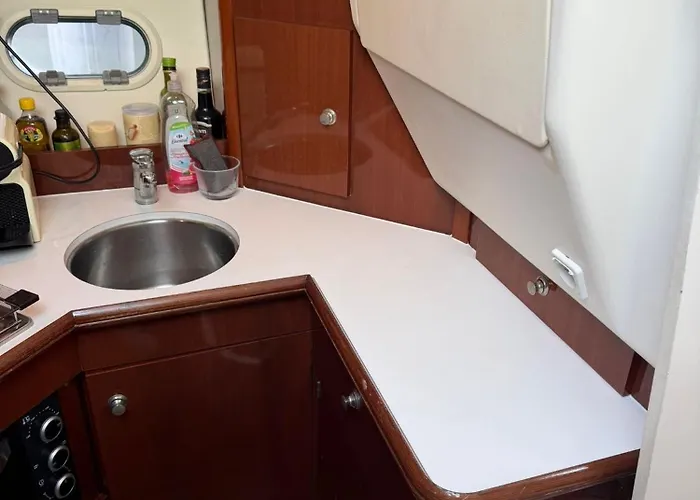 Bateau Proche De La * Menton