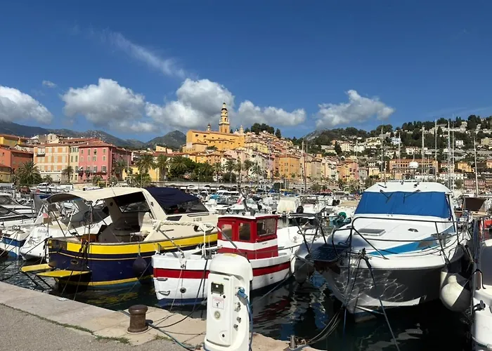 Bateau Proche De La Botel
